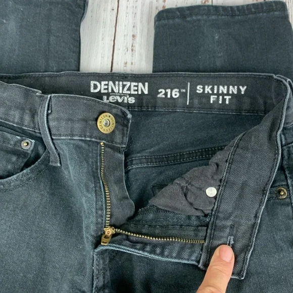 Levi’s Denizen black 216 skinny fit jeans  sz 28 x 30 - Picture 3 of 15